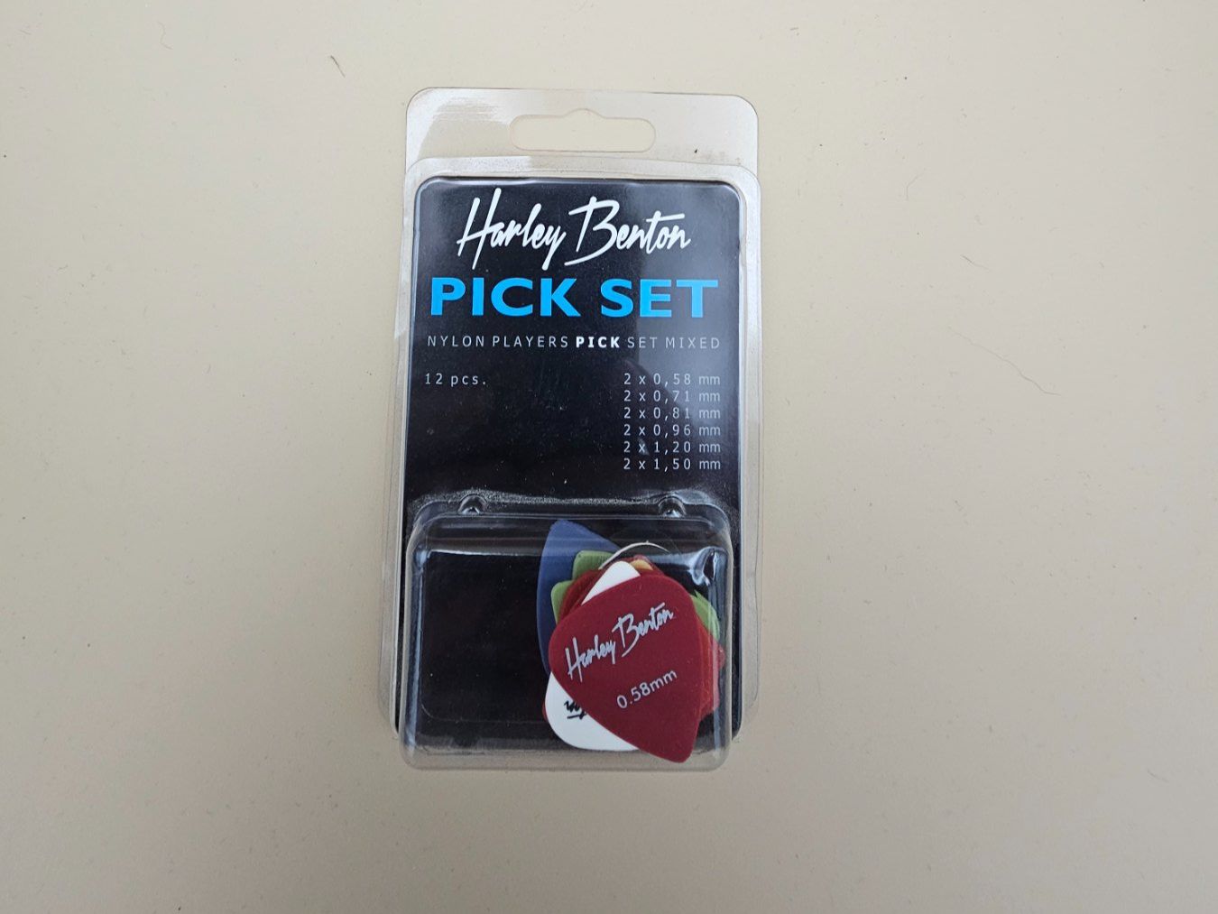 Harley Benton Strumenti musicali: Lot de 12 médiators Harley Benton - neuf – Nuovo e nell'imballaggio originale da Genève venduto da Djoff