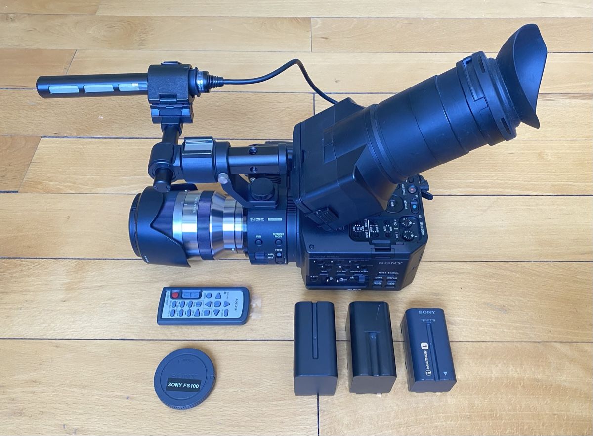 Sony Kamera: SONY NEX-FS100 Camcorder mit Zubehör – Gebraucht aus Zürich von backnasli98