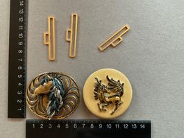 2 Gürtelschnallen mit Pferde Motiv