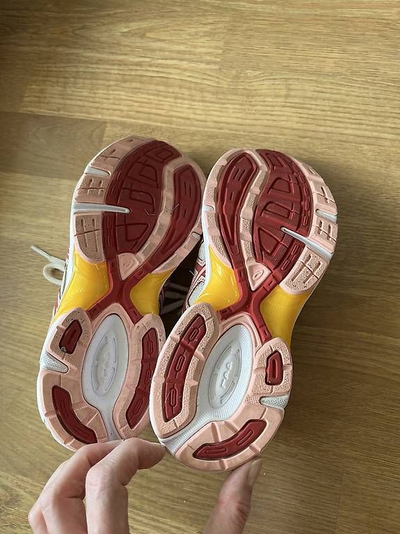 Chaussures femmes: Asics Schuhe Neuwertig  – D'occasion à Adligenswil par Sonnmatt7 3
