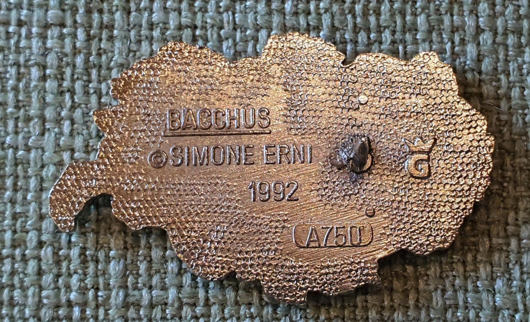 Placchette & Badge: I739B - Kunst Pin Simone Erni - Bacchus – Usato da Reinach BL venduto da Boston-Verkauf 1
