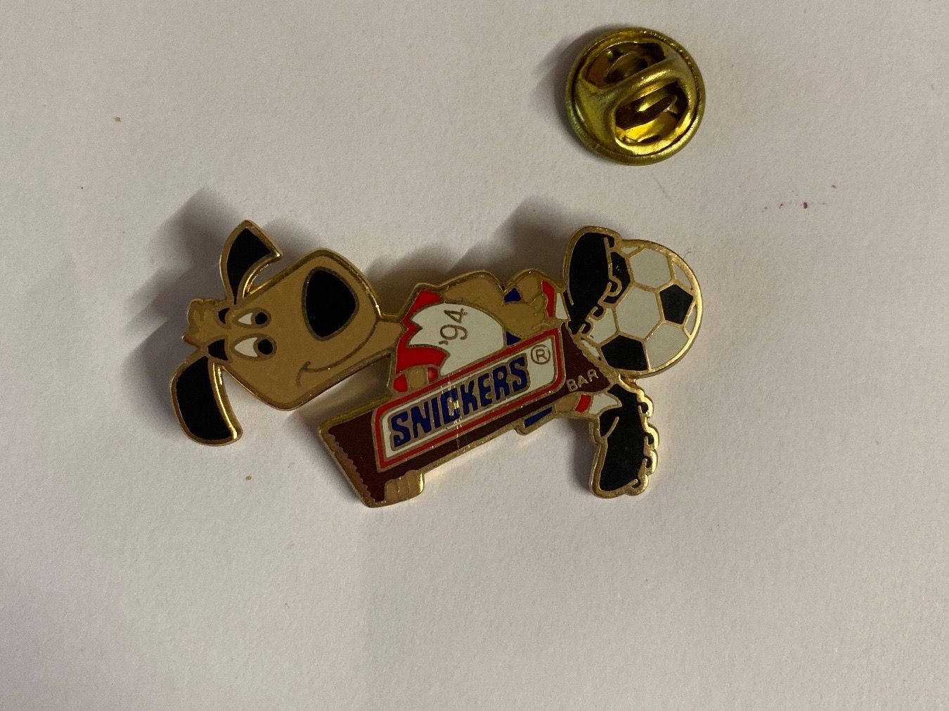 Placchette & Badge: PIN'S - SNICKERS – Usato da Le Brassus venduto da cinema13