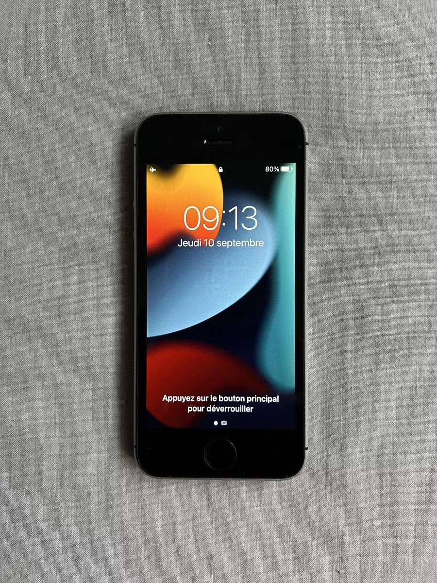 Apple Handys / Smartphones: iPhone SE 2016 – Neu (gemäss Beschreibung) aus Sion von reii