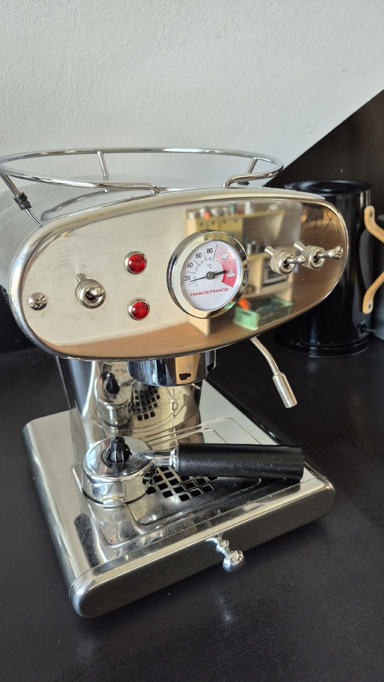 FrancisFrancis! Kaffeemaschinen & Espressomaschinen: Espressomaschine E.S.E Francis Francis silber Chrom – Gebraucht aus Steckborn von Suni010 1