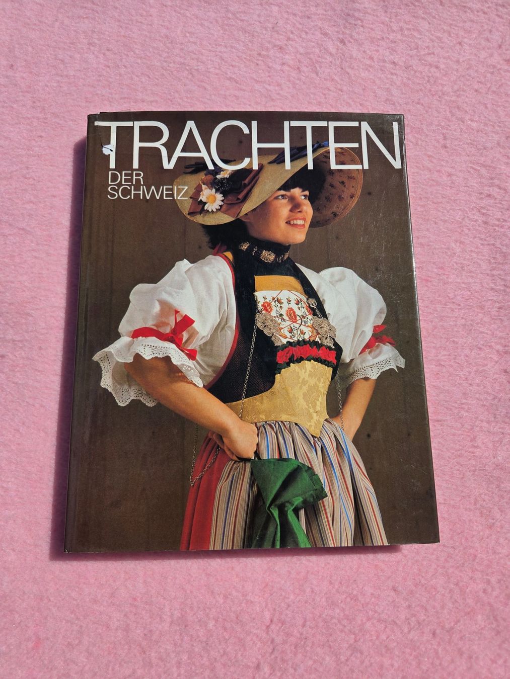 Libri: Trachten der Schweiz - 1978 – Usato da Hünenberg venduto da pma_dm5g