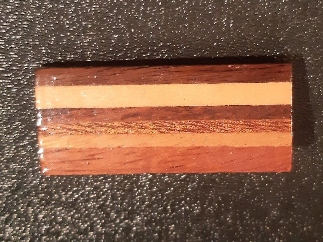 Broches & Aiguilles: Brosche aus Holz – D'occasion à Auenstein par bugaboo470