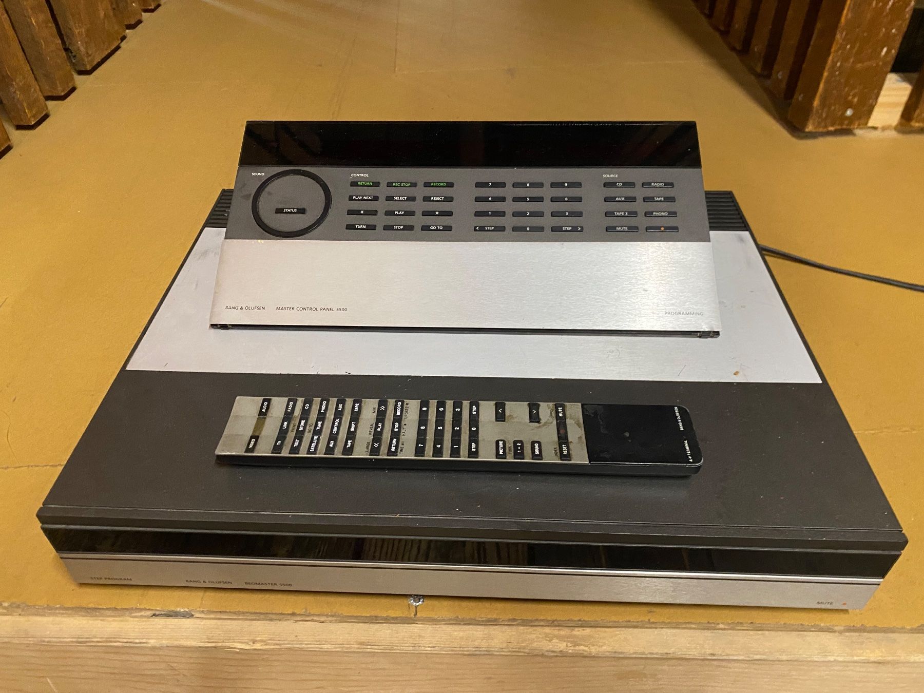 Bang & Olufsen Amplificatori: Bang&Olufsen Beomaster 5500 mit MCP – Usato da Fahrweid venduto da mcm_glx2 3