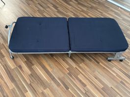 Klappbett Gästebett Rollbett mit Matratze, Top Zustand!