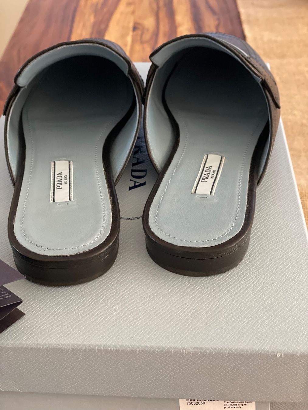 Prada Scarpe da donna: Prada Leder-Mules mit Logo-Patch Neuwertig – Usato da Felben-Wellhausen venduto da begean 3