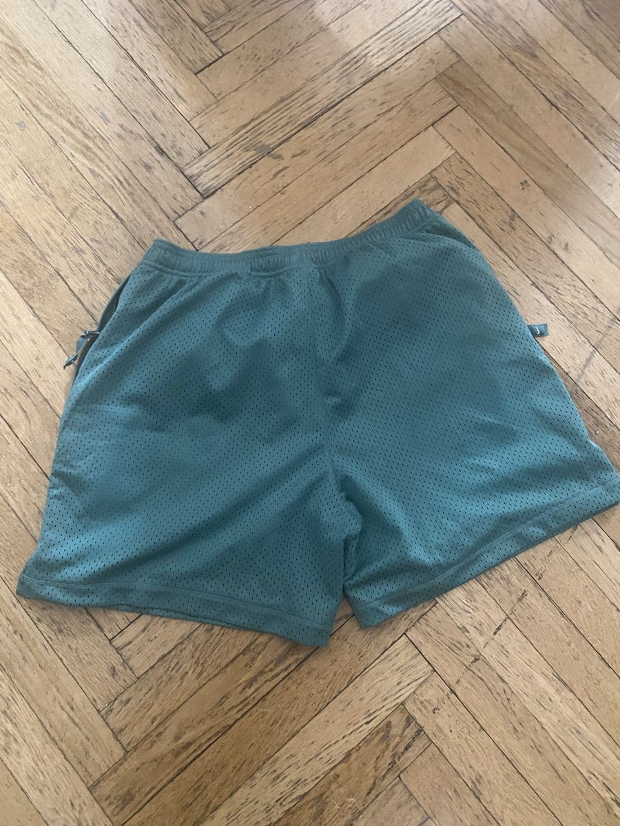 Nike Pantaloni: Nike shorts Gr. L / ganz neu – Nuovo (secondo la descrizione) da Zürich venduto da SunnySeller 1