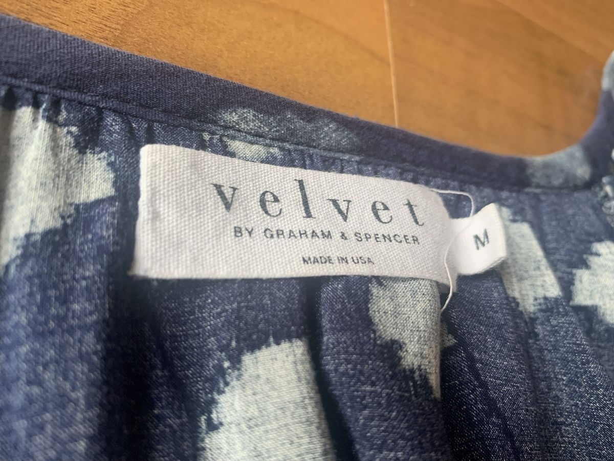 Camicette: Velvet Bluse, Gr. M, 100% Rayon, Top V-Ausschnitt – Usato da Hinwil venduto da Szaeni 1