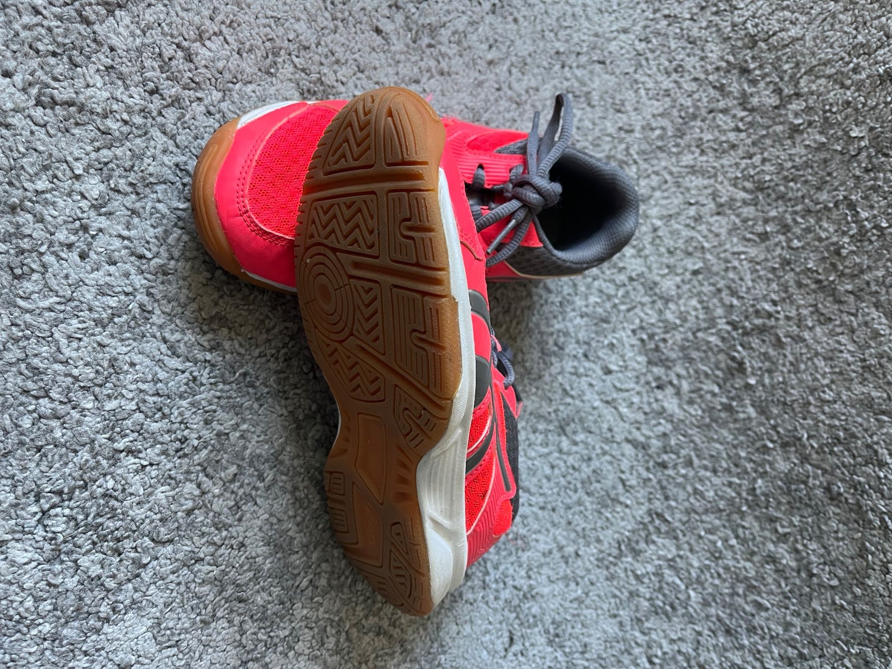Asics Scarpe per ragazze: Asics Hallenschuhe Grösse 33.5 – Usato da Subingen venduto da chaenunr1 1