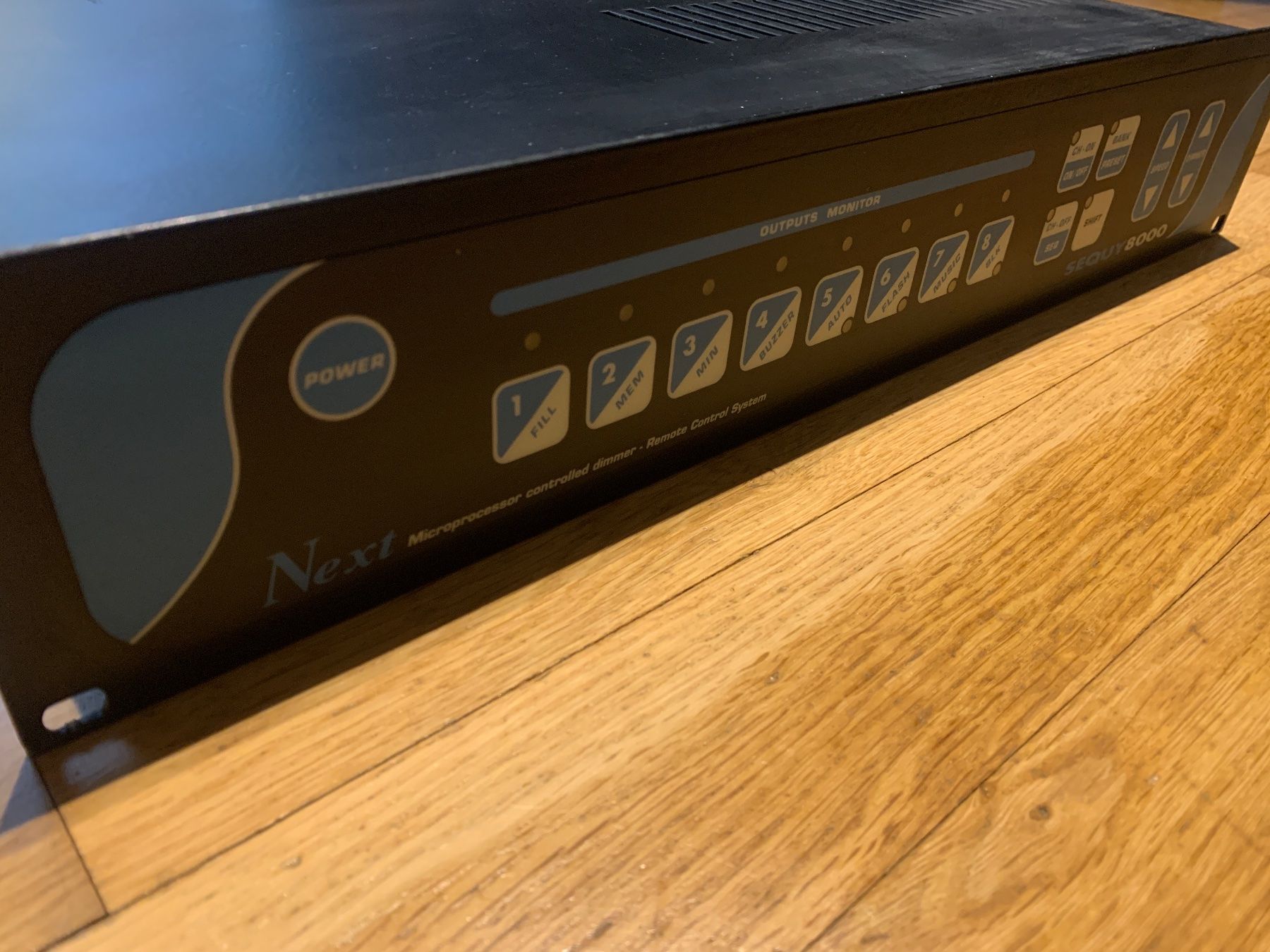 Mischpulte: Dimmer 8 Kanal - Next SEQUY8000 – Gebraucht aus Stettfurt von 2442 3