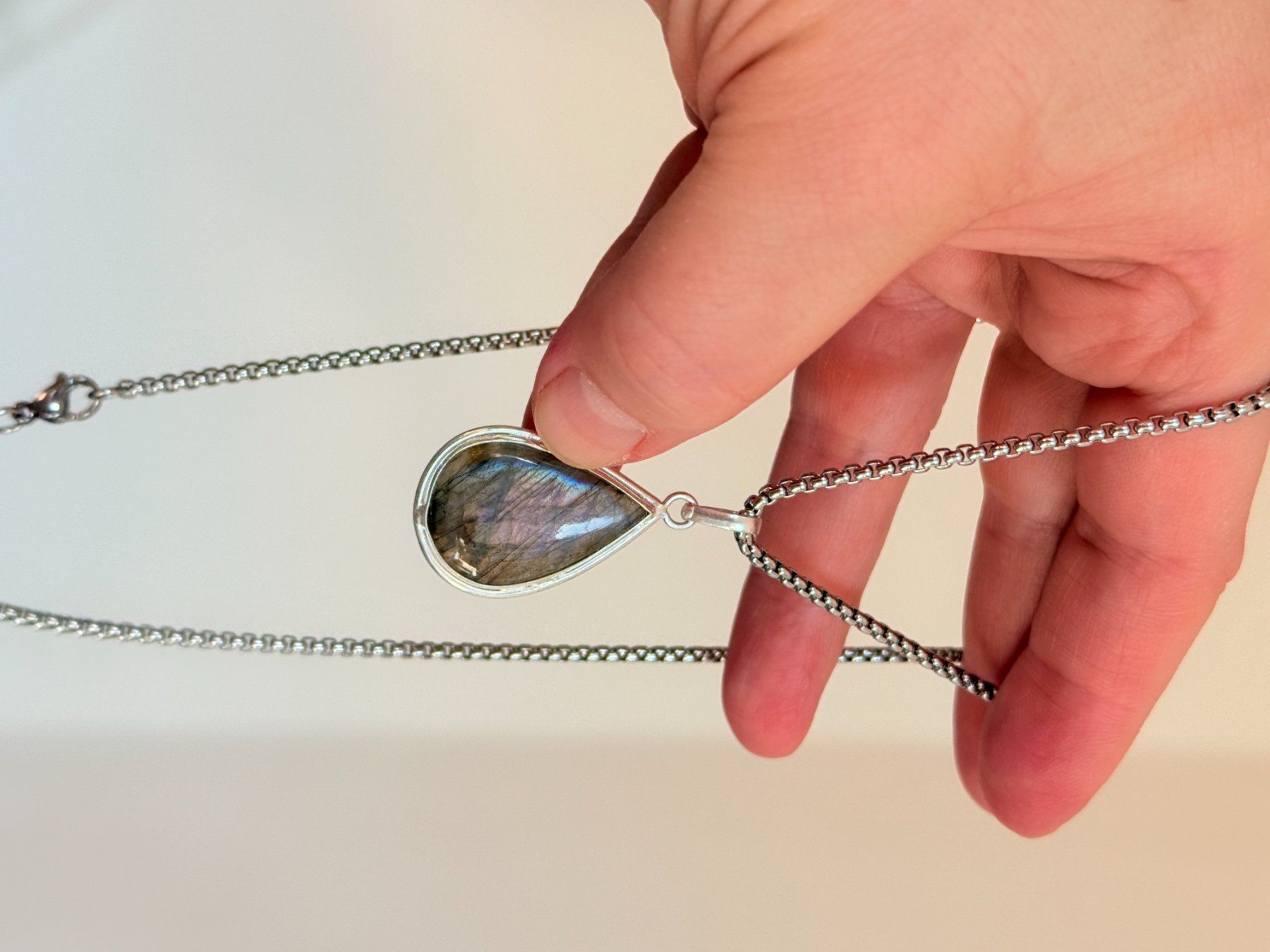 Colliers: Collier vintage avec pendentif en larme ✨ – Neuf avec emballage d'origine à Genève par AGBERG 6