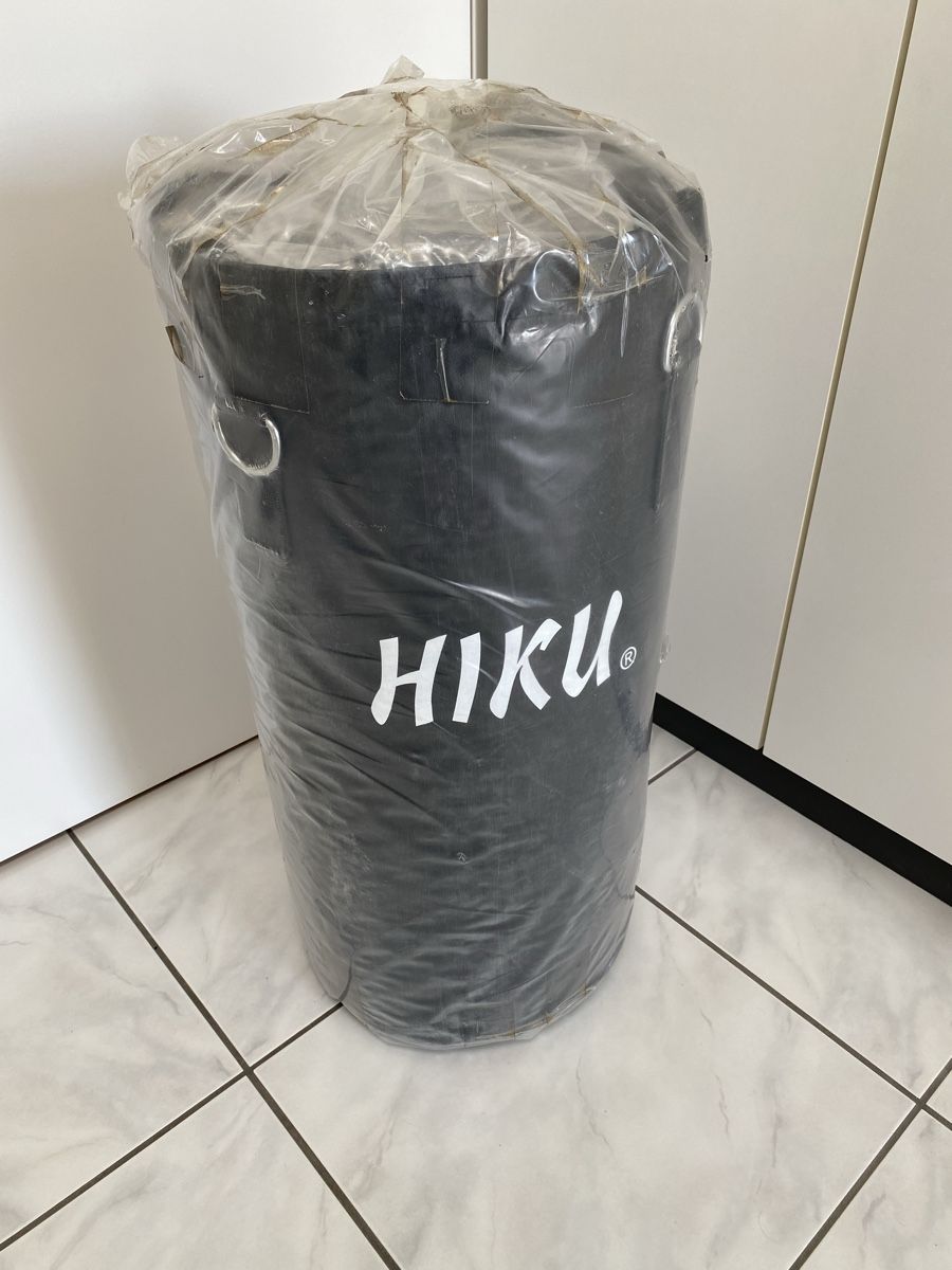Sacchi da boxe: HIKU Boxsack, originalverpackt, 80cm/30kg – Nuovo e nell'imballaggio originale da Urtenen-Schönbühl venduto da Tomilio88