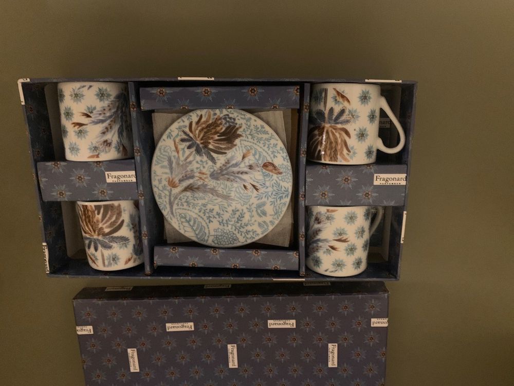 COFFRET 4 TASSES ET SOUCOUPES MOTIF FLEURI VERT D'EAU : Vaisselle
