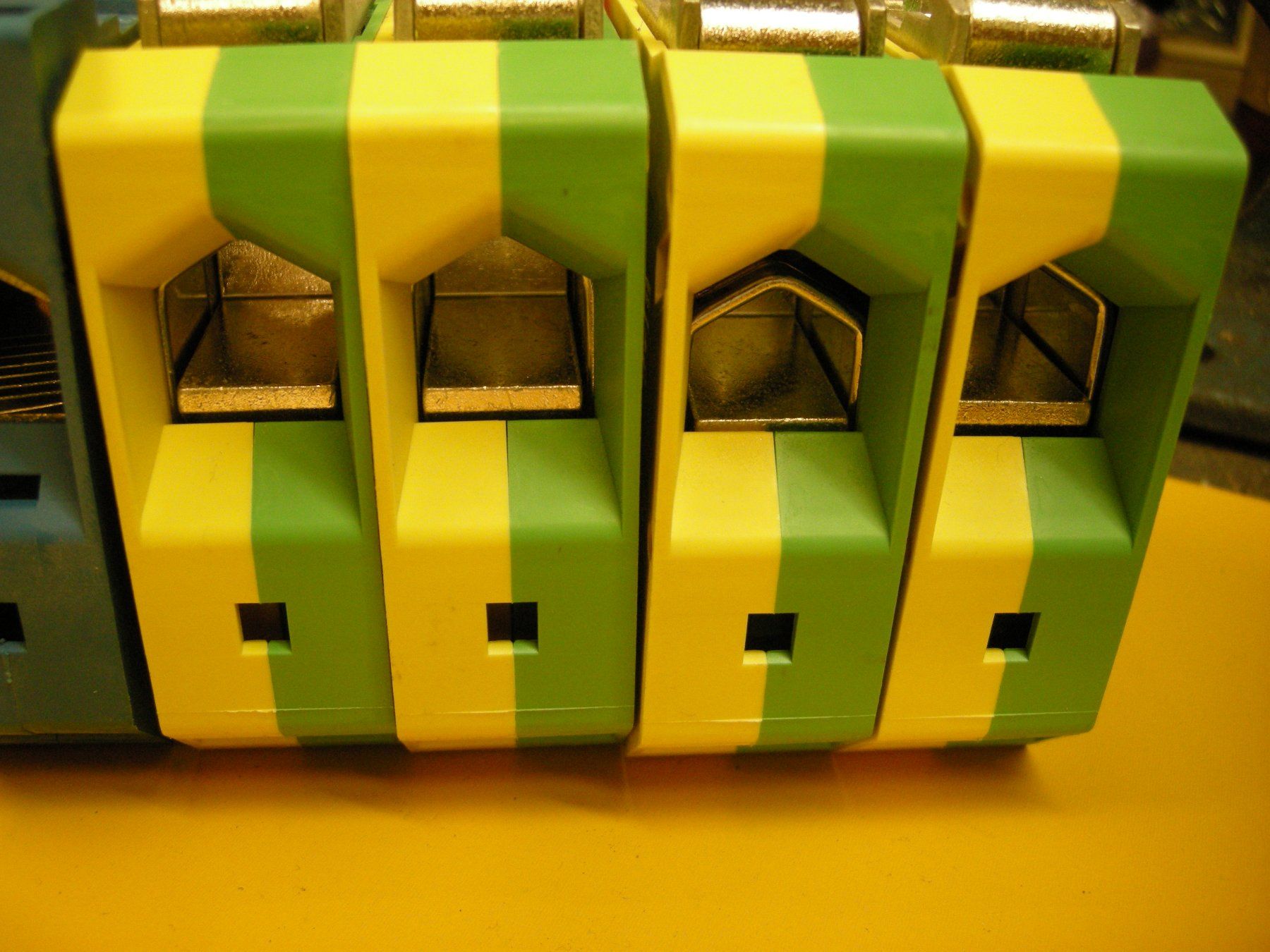 Elektronikbauteile: Stromklemmen, Nulleiter,Erdklemmen, 95 Quadrat, – Neu (gemäss Beschreibung) aus Birmenstorf AG von monza2011 1