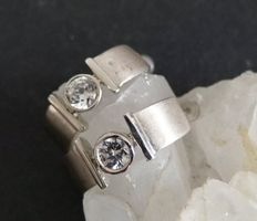 OHRRINGE IN 925 SILBER MIT STEIN