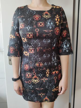 Schwarzes Kleid mit Print, M-L