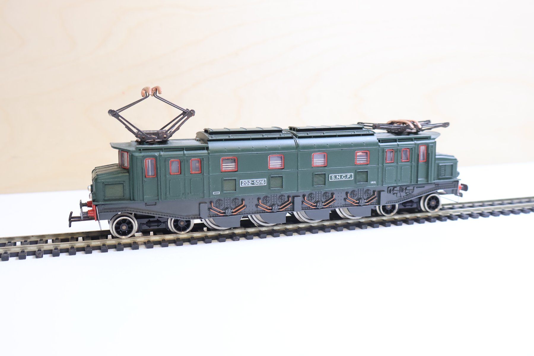 Jouef Modelleisenbahnen: JOUEF SNCF grosse E-Lok H0 DC – Gebraucht aus Winterthur von Monstera 4