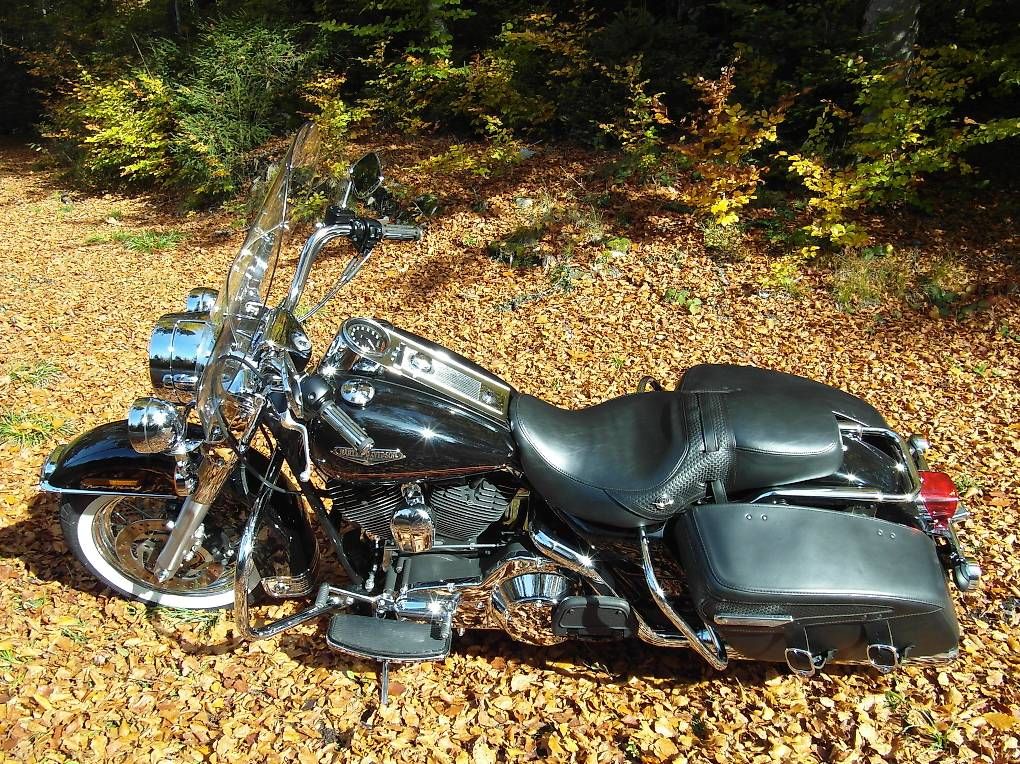 Harley-Davidson Touring: Harley - Davidson Road King – D'occasion à Kerns par nova27