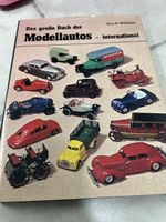 Buch über Modellautos.