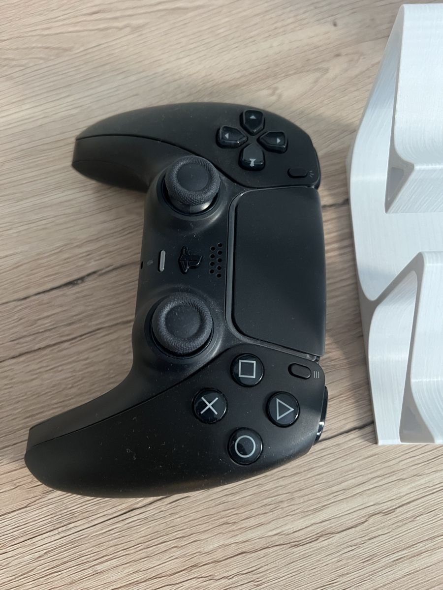 Sony Controller: 🎮 PS5 DualSense Controller – Schwarz + Ständer – Nuovo (secondo la descrizione) da Kloten venduto da ST-Kloten 2
