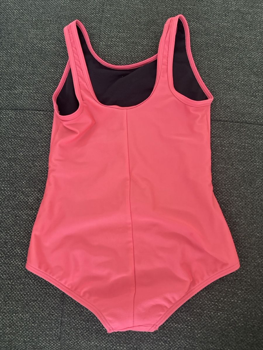 Adidas Costumi da bagno & Bikini: Badeanzug Adidas pink Grösse 128 eher 116 – Usato da Züberwangen venduto da Niko_4 1