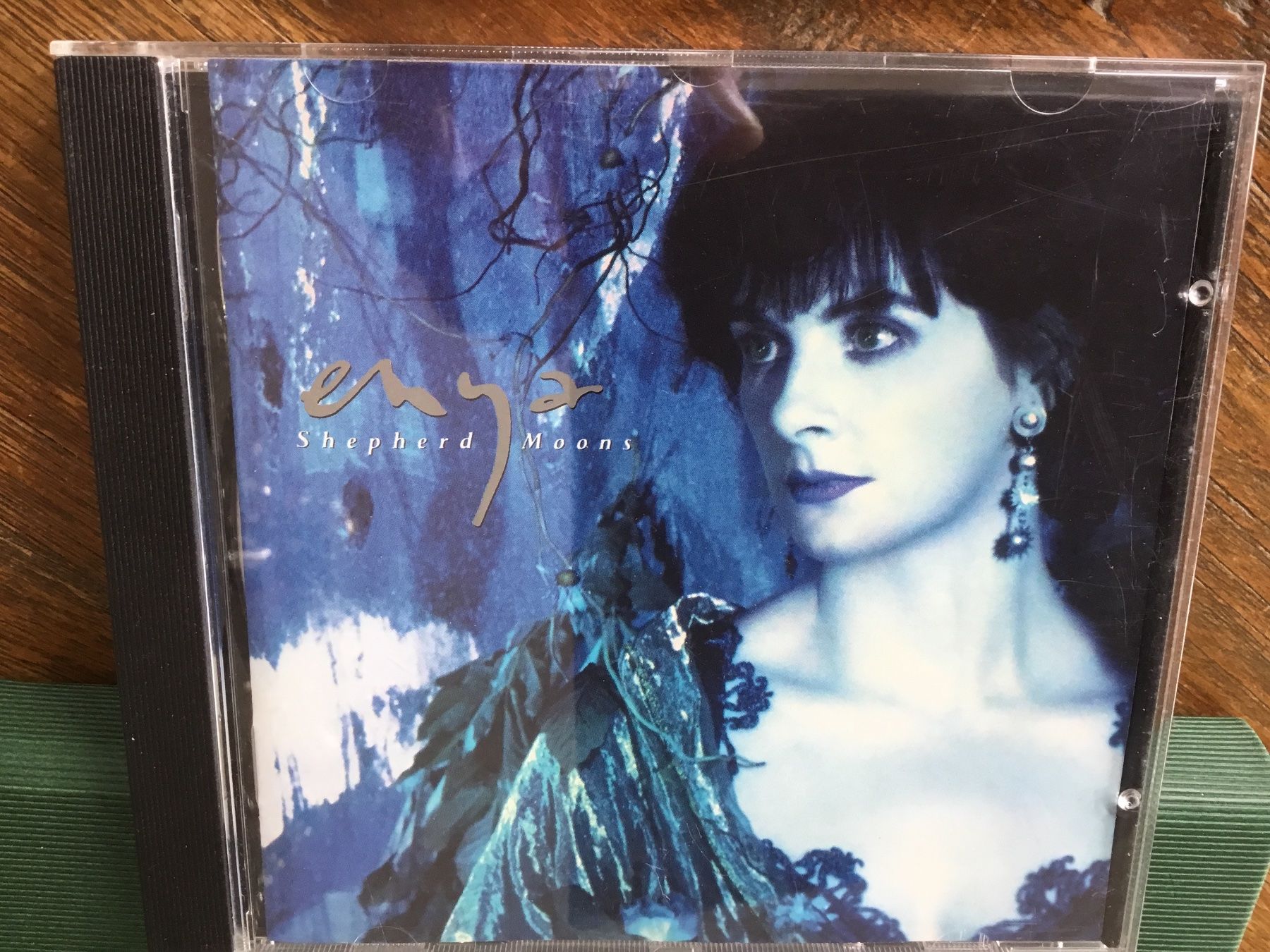 CD: Enya - Shepherd Moons CD 💿 – Usato da Thierachern venduto da sweden08
