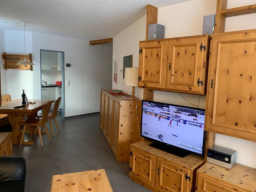 Regale: Wandgestell-/schrank Arve – Gebraucht aus Henggart von Swif