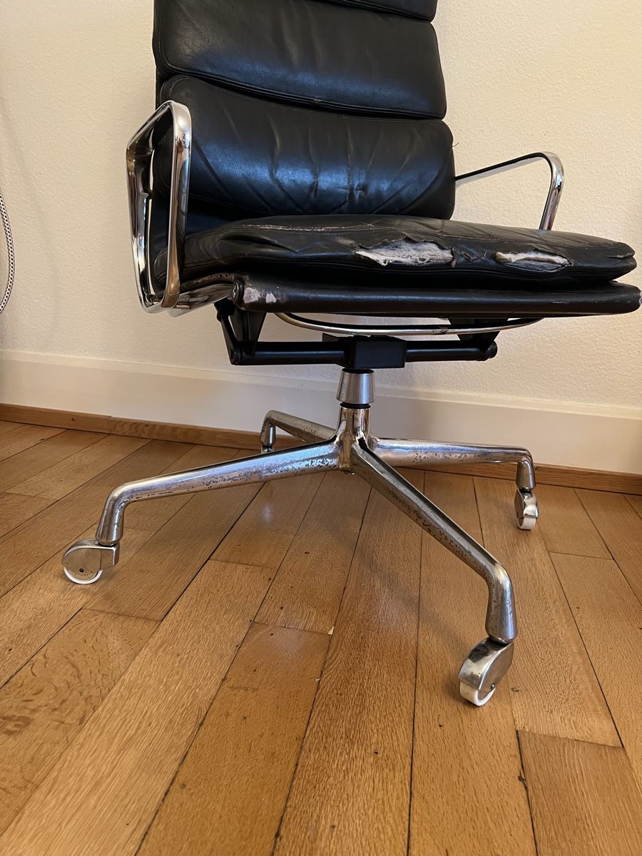 Eames Stühle: Eames Aluminium Chair EA 119 – Defekt aus Zürich von Leuzzeli 3