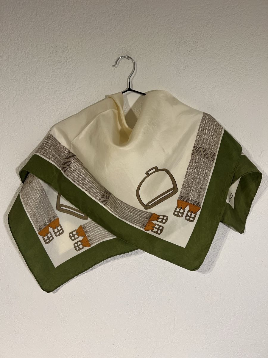 Gucci Foulards, Tücher & Schals: Foulard Gucci, vintage – Gebraucht aus St-Pierre-Clages von ste_xk6p 1