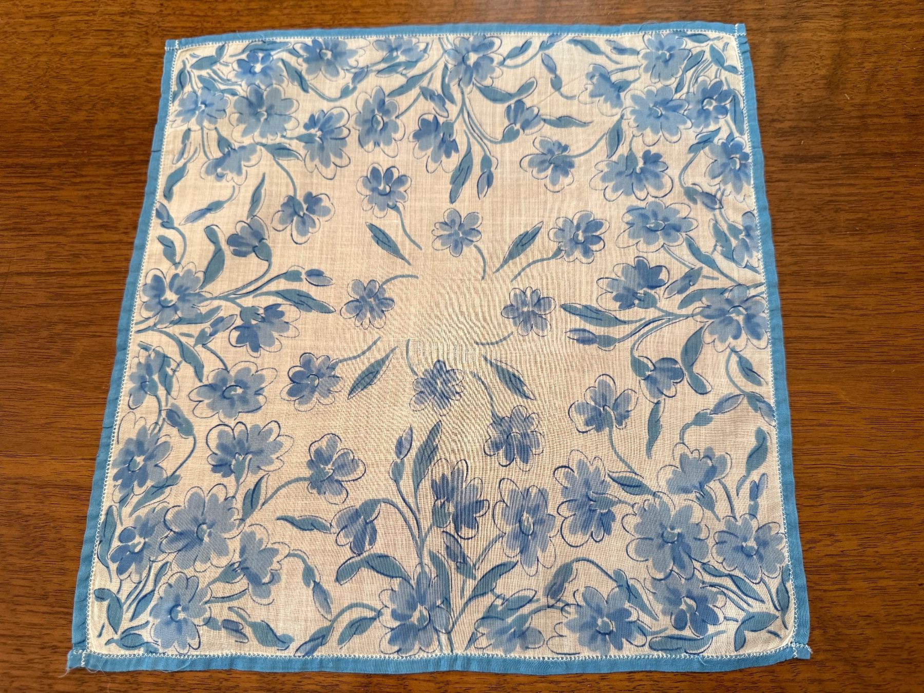 Sonstige Kleidung & Accessoires: Taschentuch blauweiss Blumenmuster – Gebraucht aus Erstfeld von Mario_boe0 1