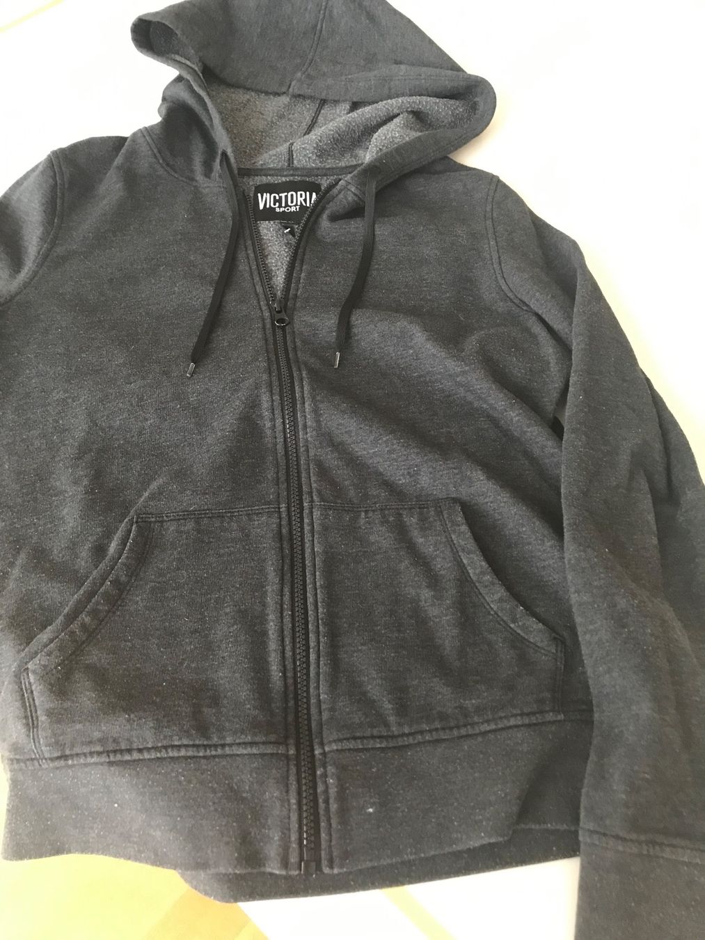 Giacche & Cappotti: Jacke (Sweater) grau mit Kapuze – Usato da Luzern venduto da Hans1937 2