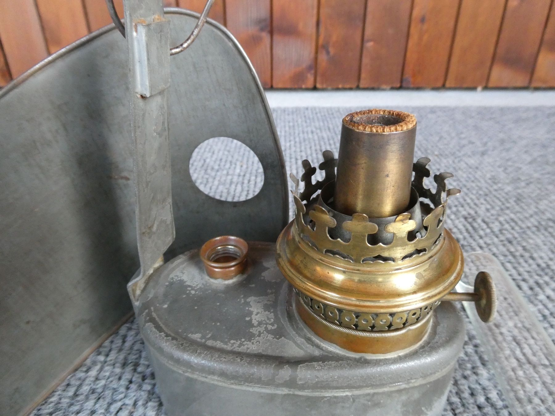 Lampade: antike Petrollampe aus Blech zum aufhängen oder hinstellen – Usato da Lüchingen venduto da Eeizo 7