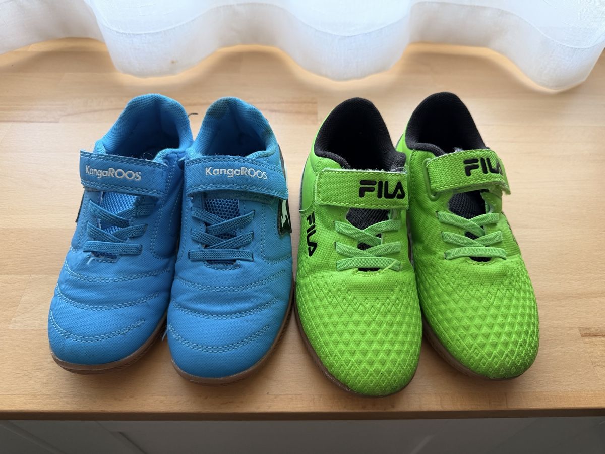 Scarpe per ragazzi: Zwei Paar Hallenturnschuhe Grösse 29 – Usato da Inwil venduto da adriana231