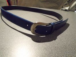 Gürtel ca. 98 cm, blau, silbrige Schnalle