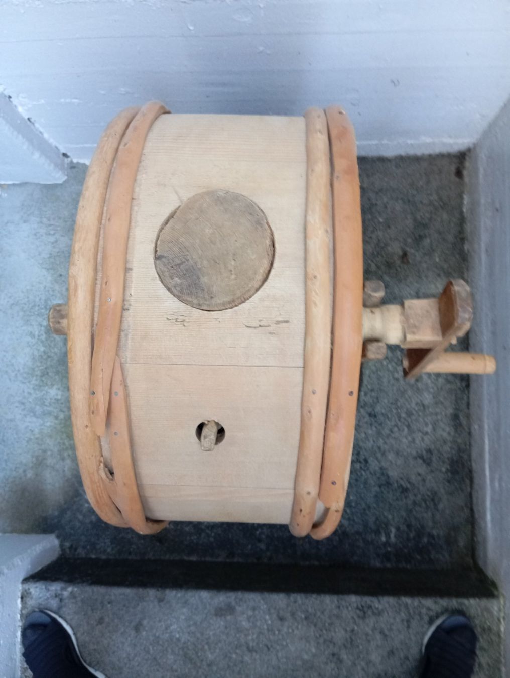 Küchengeräte: Antike Buttermaschine aus Holz – Gebraucht aus Oberägeri von baerghuus 3