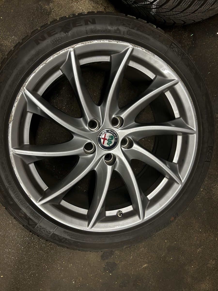 Pneus & Roues: Alfa Giulia Räder mit Winterreifen – D'occasion à Romanshorn par ALFAHOESI33
