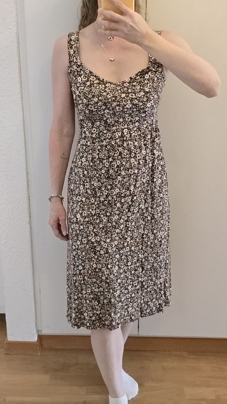 Lascana Kleider: Lascana Blumenkleid Grösse 36/S – Gebraucht aus Buchberg von MaddieF