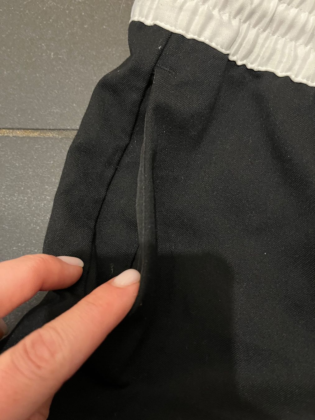 H&M Pantaloni: New pants  H&M size S – Nuovo (secondo la descrizione) da Chêne-Bougeries venduto da Seetooyoo 3