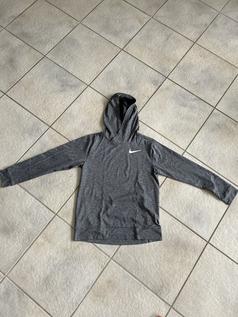 Nike Maglioni & Felpe: Nike langarm T Shirt – Nuovo (secondo la descrizione) da Madetswil venduto da MTR1618