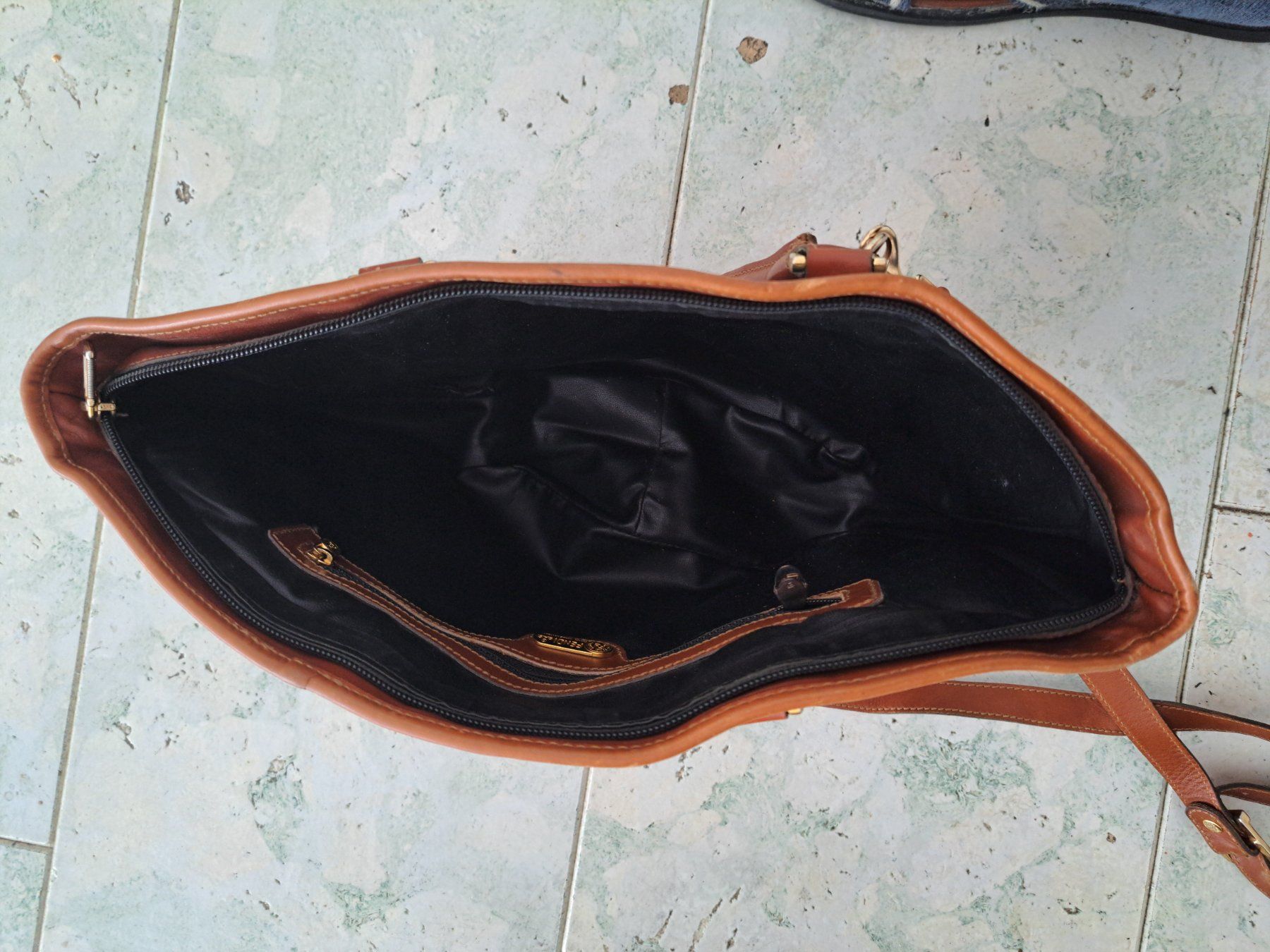 Fendi Taschen für Damen: Fendi Handtasche – Gebraucht aus Pfäffikon ZH von Valsangiaccomo 4