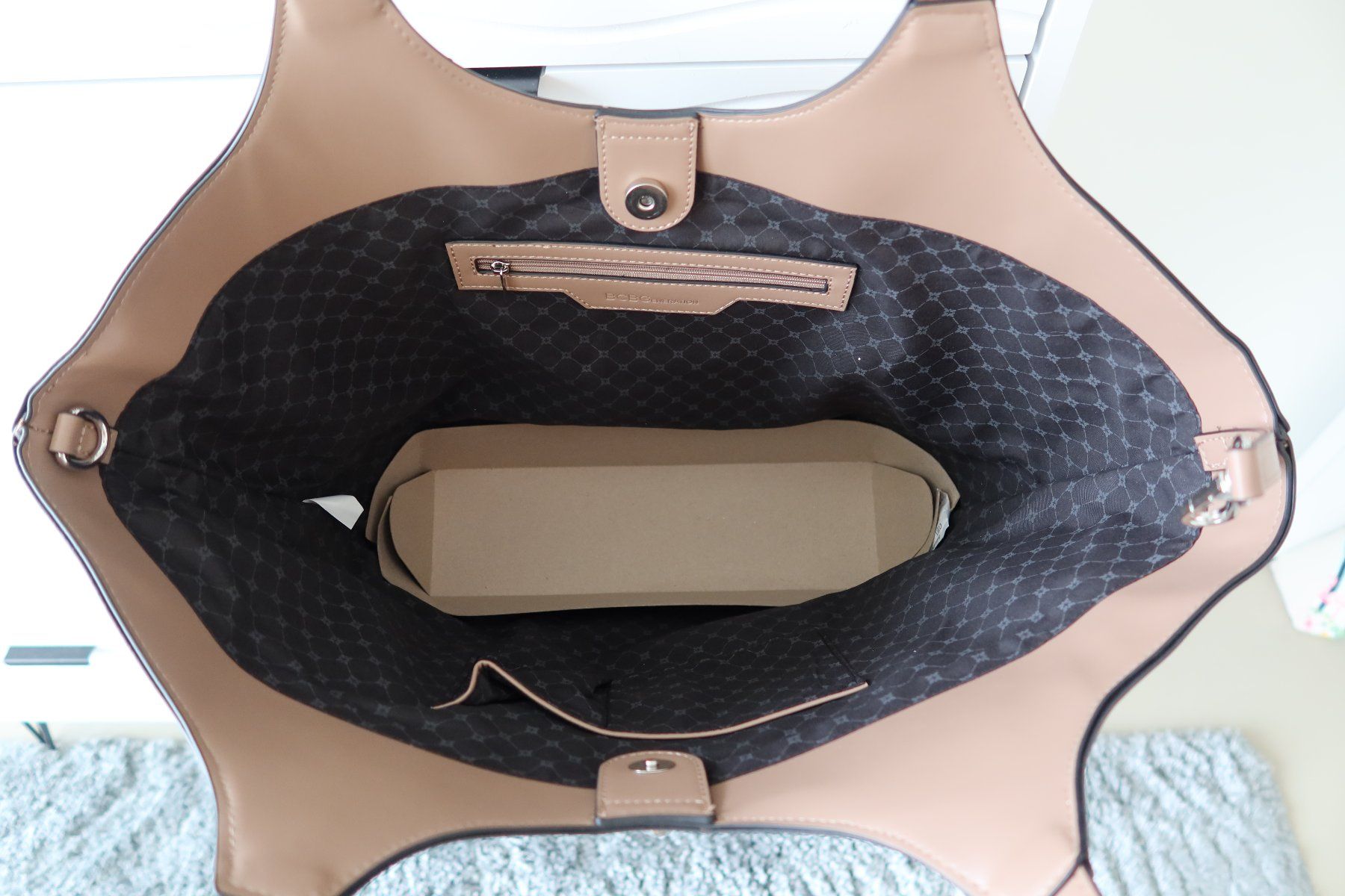 Taschen für Damen: Grosse Tasche von BCBGeneration, haselnussbraun, NEU – Neu und originalverpackt aus Zürich von Piki7 6