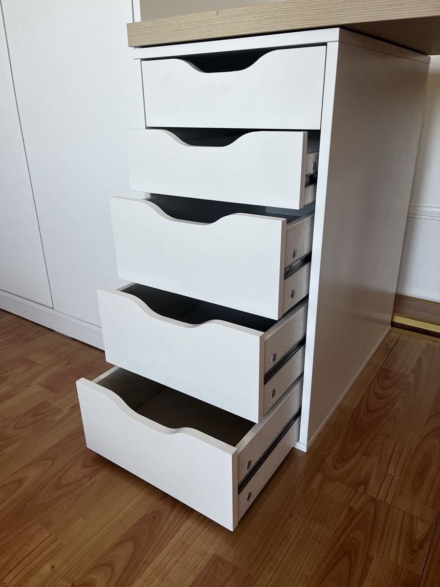 Ikea Scrivanie: Schreibtisch Ikea – Usato da Zürich venduto da ann_2fns 2