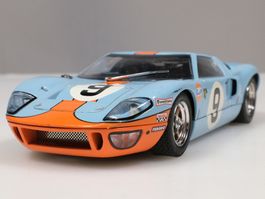 FORD GT40 Gulf mit Stromabnehmer, 12V-Motor, Licht. HORNBY