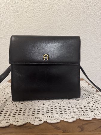 Aigner Tasche Leder schwarz gebraucht