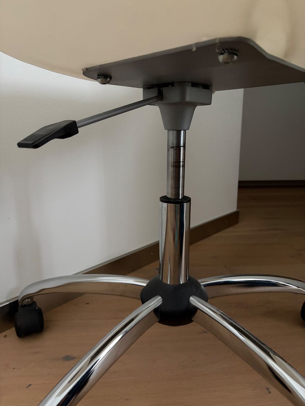 Sedie: Eleganter Bürostuhl – Usato da Märstetten venduto da cellen3 2