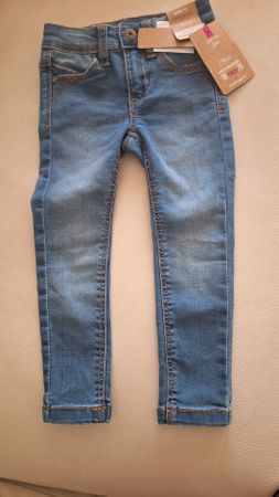 Jean slim garçon neuf avec étiquette Taille 92/98