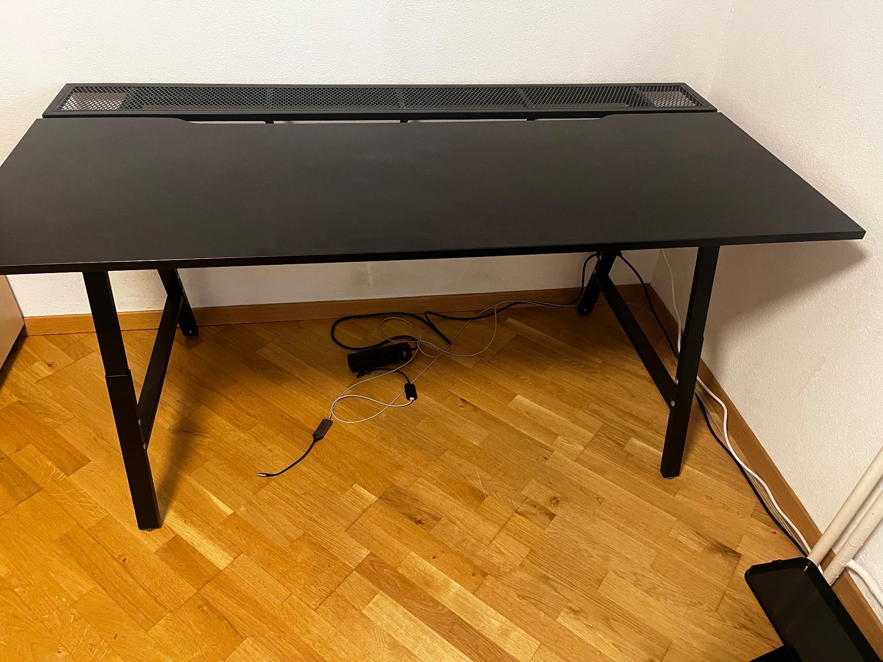 Ikea Schreibtische: Ikea Gamingschreibtisch UTESPELARE – Gebraucht aus Zürich von Adi262 2